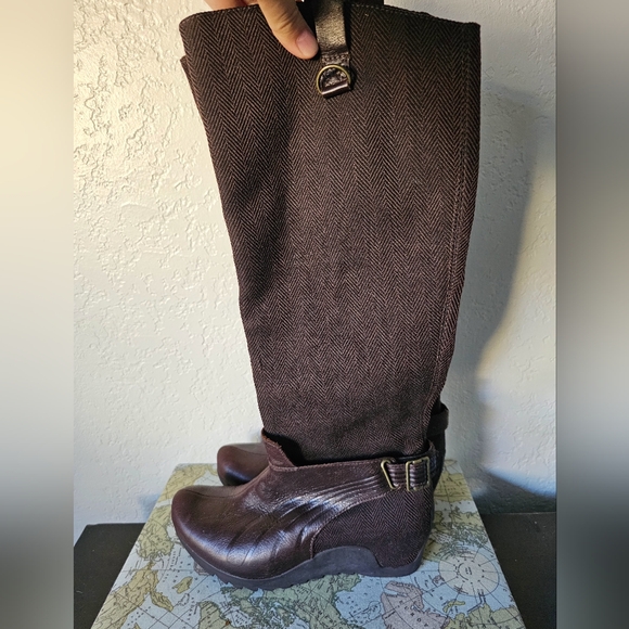 PUMA Vtg Y2K Leather Tweeded Chocolate Brown Wedge to the Knee Boots, size 6 - Picture 3 of 13